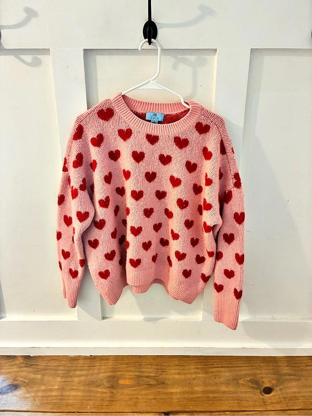 CeCe Valentine's Crewneck Heart-Print Long-Sleeve Sweater Heart-Print Crewneck